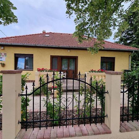 Apartmán Muskátlis Ház Balatonlelle Exteriér fotografie