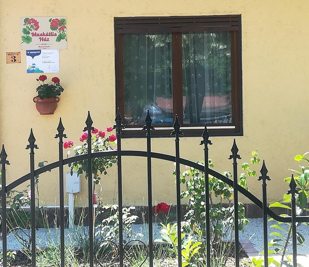 Apartmán Muskátlis Ház Balatonlelle Exteriér fotografie
